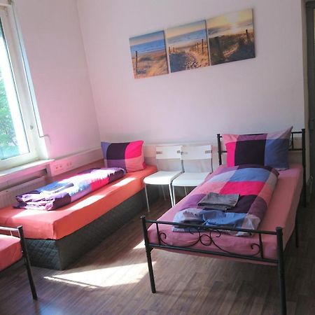 Nest City - Not A Hotel, Private Room With Shared Showers, No Parking, Breakfast, Or Kitchen, Towels Available For A Fee, Check-In 4 Pm To 11 Pm Констанц Экстерьер фото