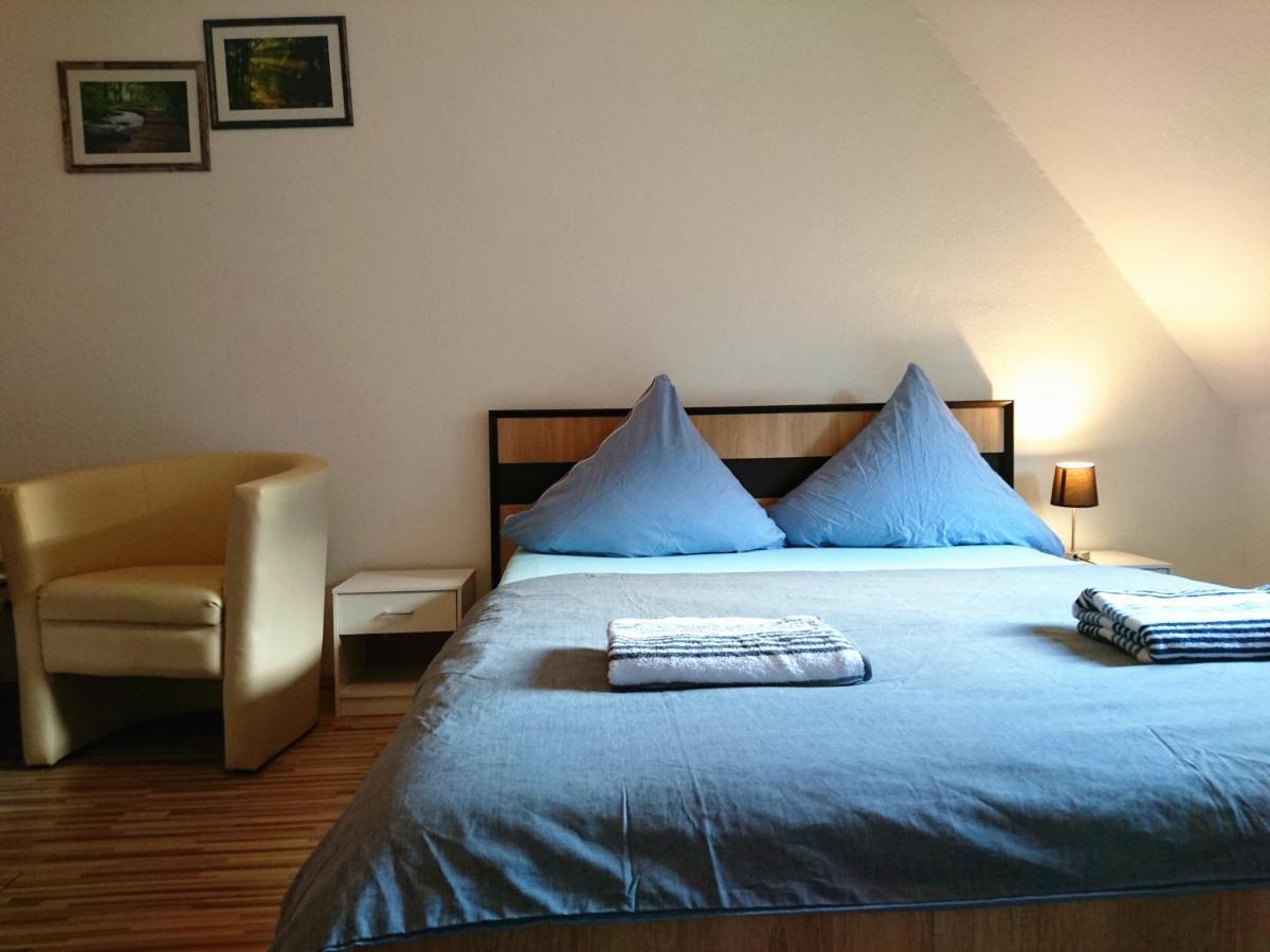 Nest City - Not A Hotel, Private Room With Shared Showers, No Parking, Breakfast, Or Kitchen, Towels Available For A Fee, Check-In 4 Pm To 11 Pm Констанц Экстерьер фото