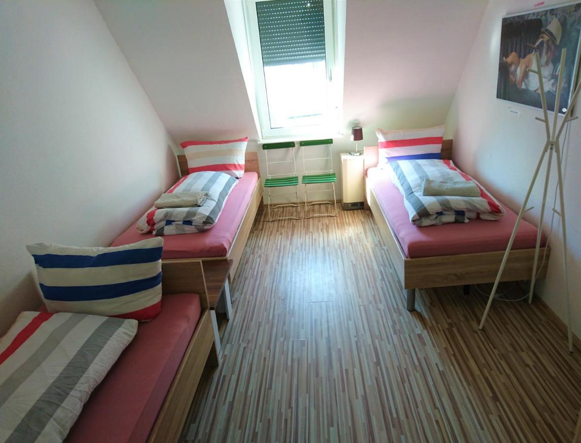 Nest City - Not A Hotel, Private Room With Shared Showers, No Parking, Breakfast, Or Kitchen, Towels Available For A Fee, Check-In 4 Pm To 11 Pm Констанц Экстерьер фото